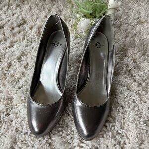 Apt. 9 Women's vintage going out metallic shiny New Year’s cute Silver Heels